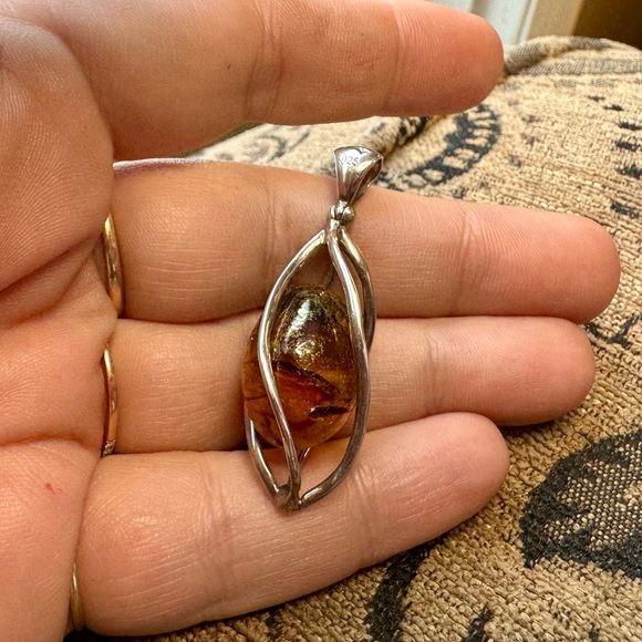 Amber and sterling silver cage pendant. - Picture 11 of 13